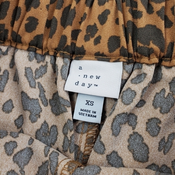A New Day Leopard Paperbag Shorts XS - Picture 3 of 5